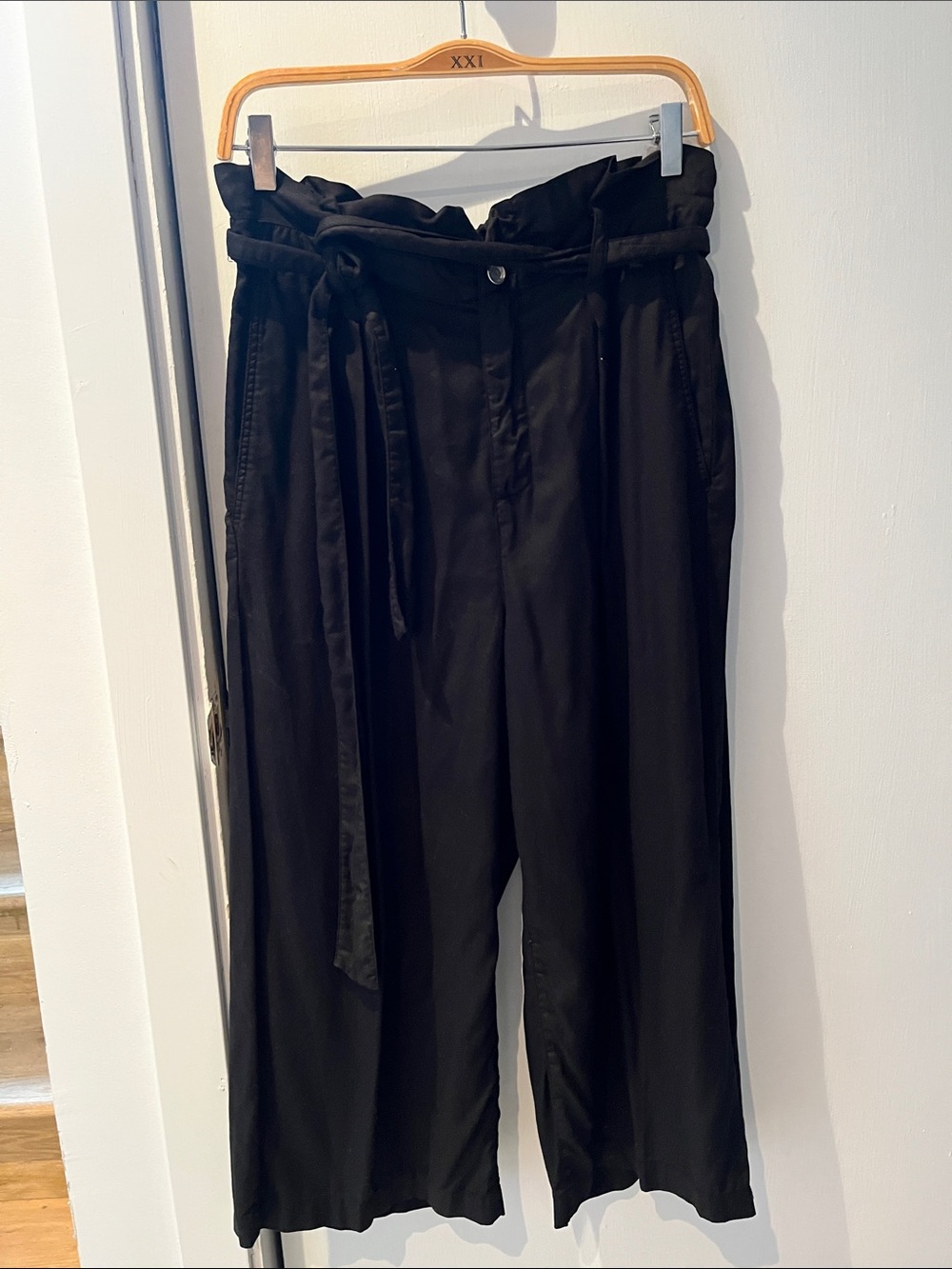 Zara Black Paperbag-Waist Wide-Leg Capris